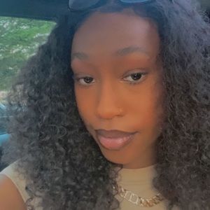 Meet your Posher, Charline